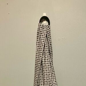 Boppy Nursing Cover w/Attached Teething Ring, White w/Geometric Pattern (EUC)